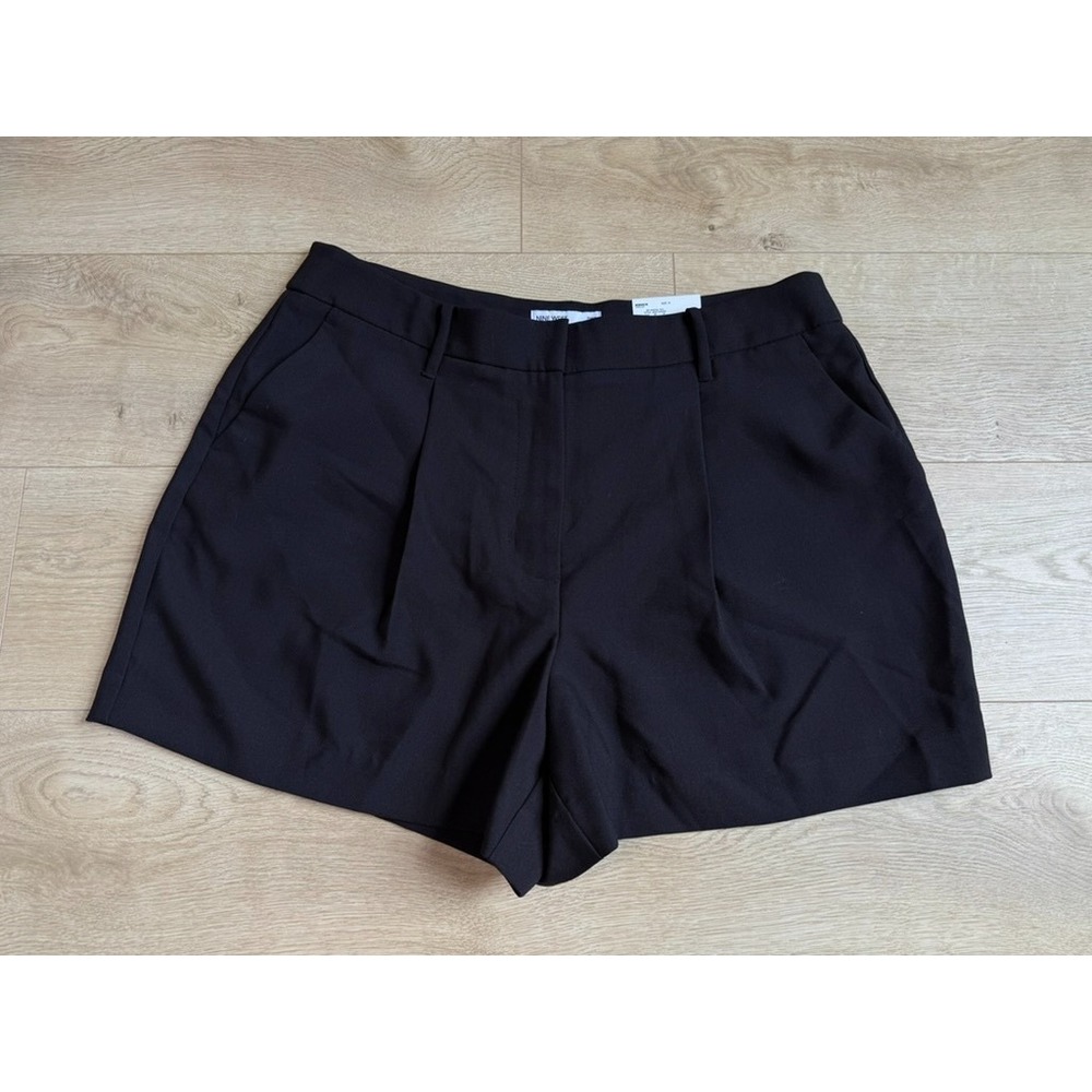 NWT Nine West high rise black pleated front dress shorts workwear size 16